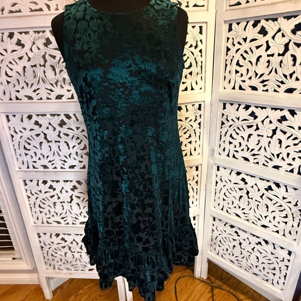 NWT Tommy Hilfiger Dark Green Size 8 Dress with inner slip